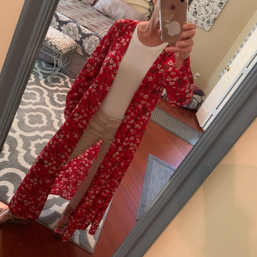 💜Vibrant Red Floral Long Kimono💜 - Picture 2 of 8